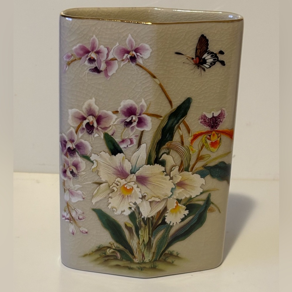 Vintage Toyo Ceramic Vase. Made in Japan. 7 inches.